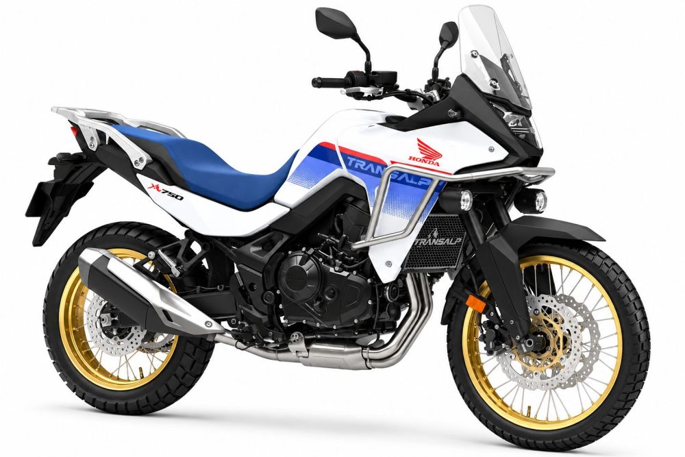 Honda Transalp 750 em Estúdio