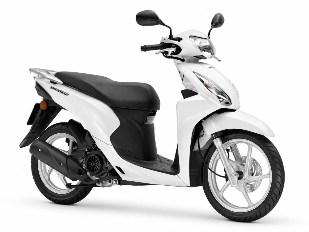 Scooter Honda Vision Branco em Estúdio