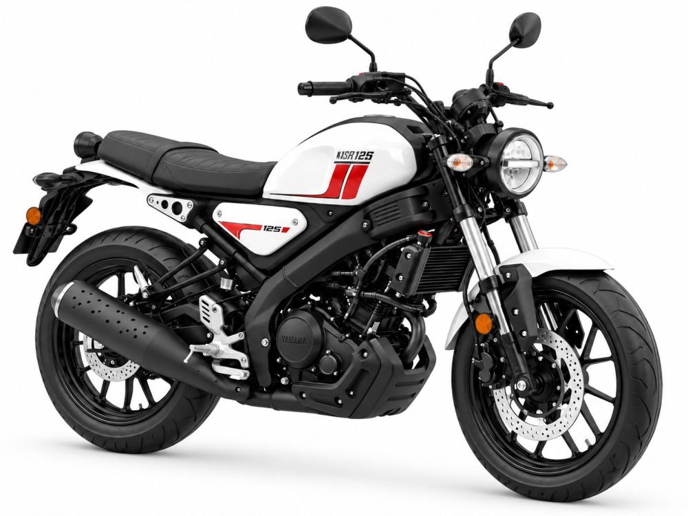 Yamaha XSR125 Branca em Estúdio